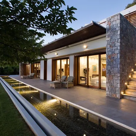 Mikael's Home, Contemporary With Striking Architecture