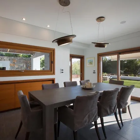 Βίλα Mikael's Home, Contemporary With Striking Architecture